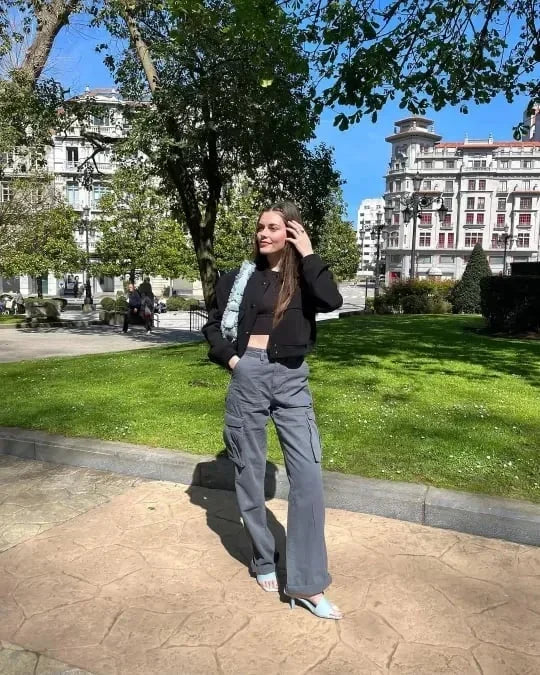 Elegantly Styled Trousers for Everyday Wear