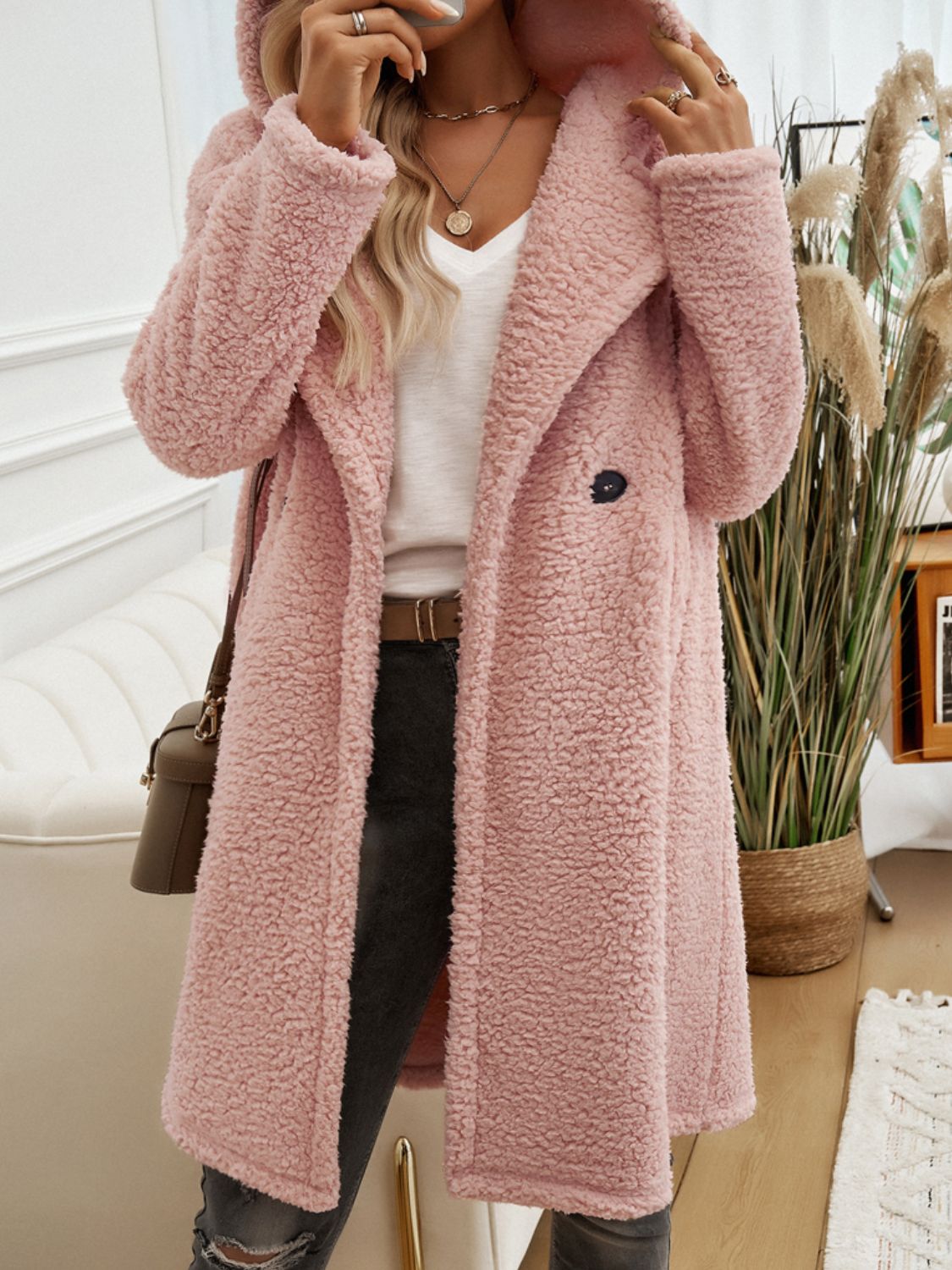Effortlessly Elegant Coat with a Timeless Design