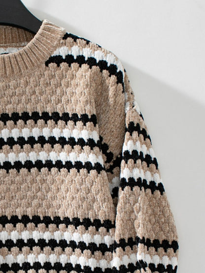 Effortlessly Elegant Sweater with a Timeless Design