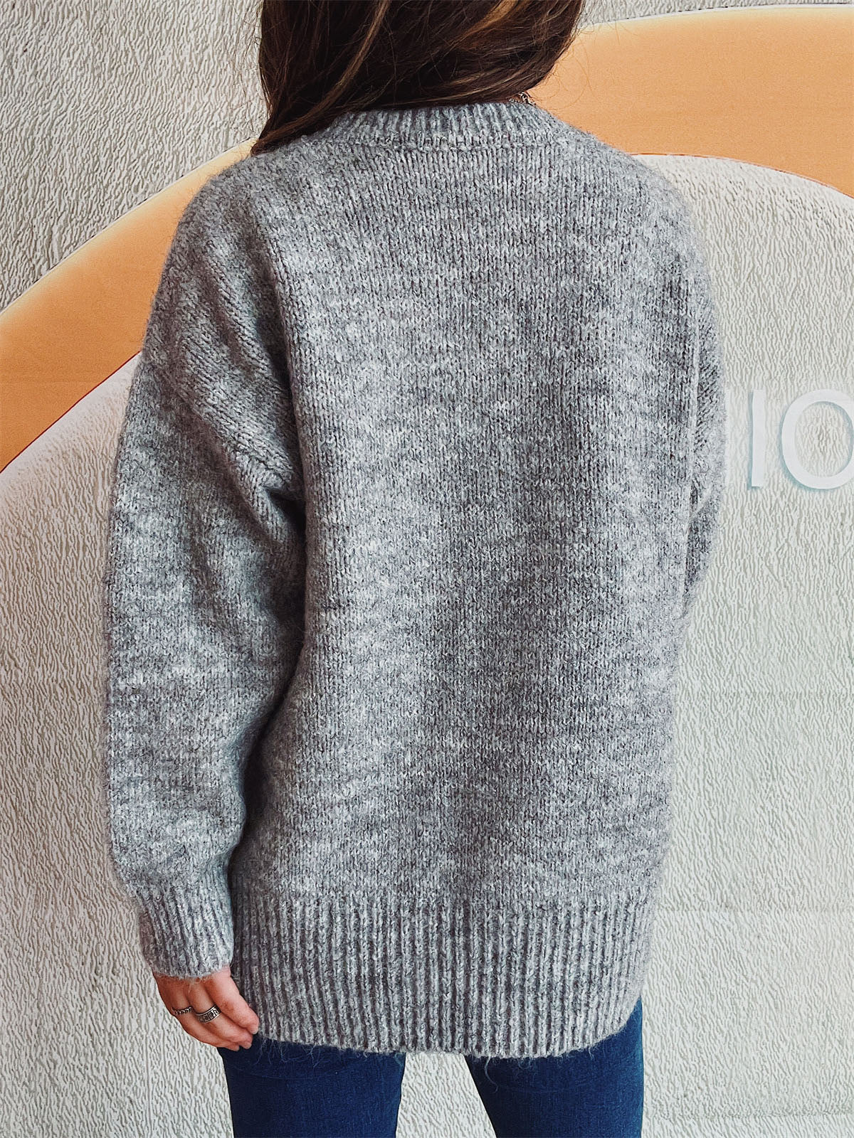 Effortlessly Elegant Sweater with a Timeless Design