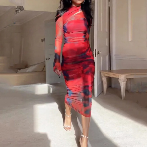 Beautifully Finished Dress in a Timeless Design
