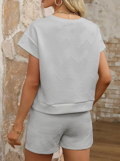 Well Tailored Sweater with a Graceful Silhouette