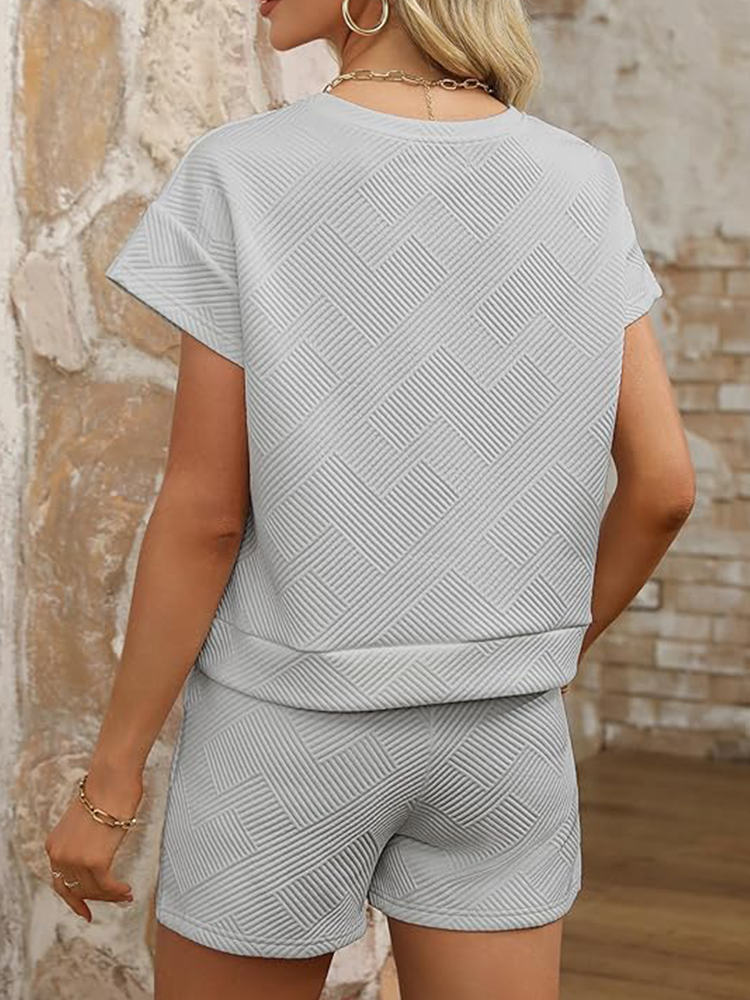 Well Tailored Sweater with a Graceful Silhouette