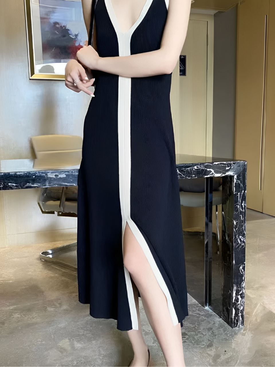 Beautifully Finished Dress in a Timeless Design