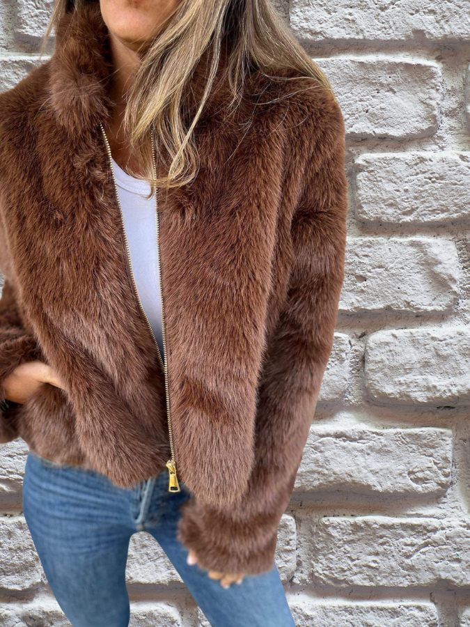 Effortlessly Elegant Jacket with a Timeless Design