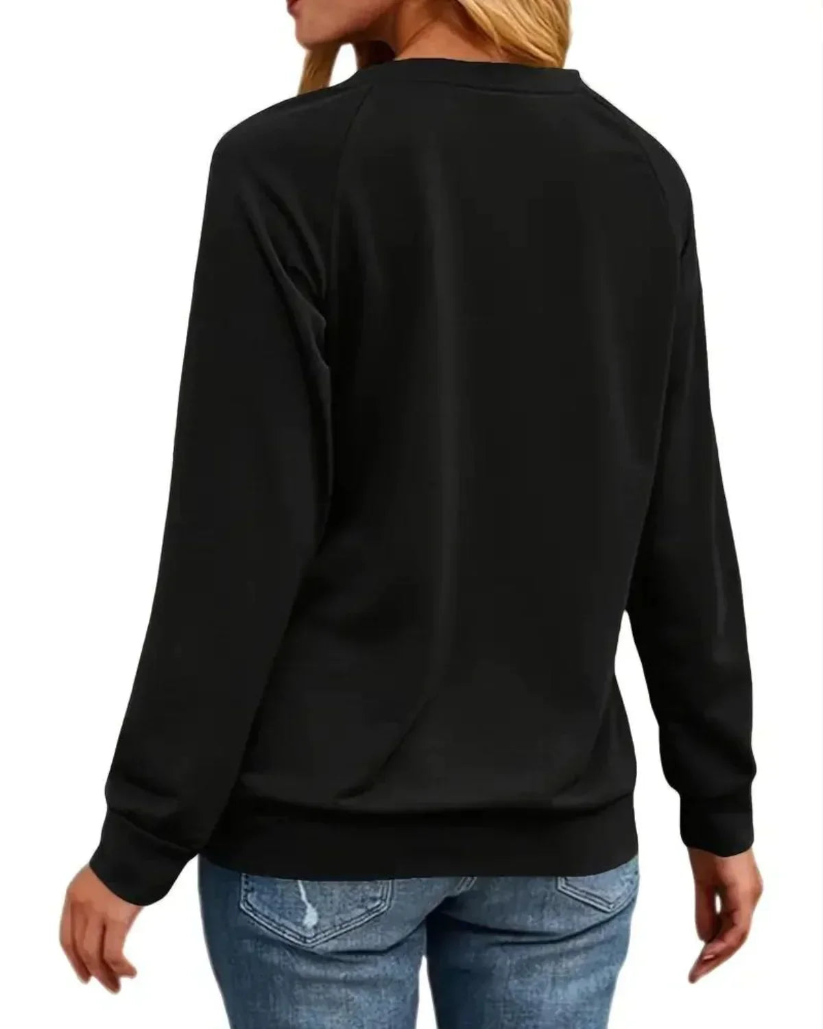 Effortlessly Elegant Sweater with a Timeless Design