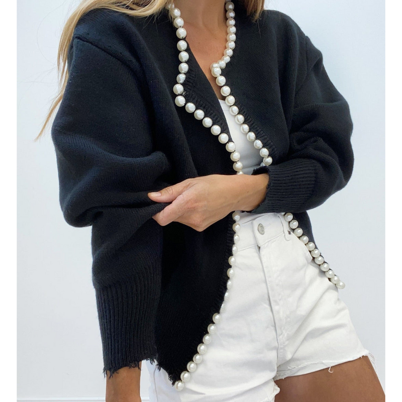 Effortlessly Elegant Cardigan with a Timeless Design