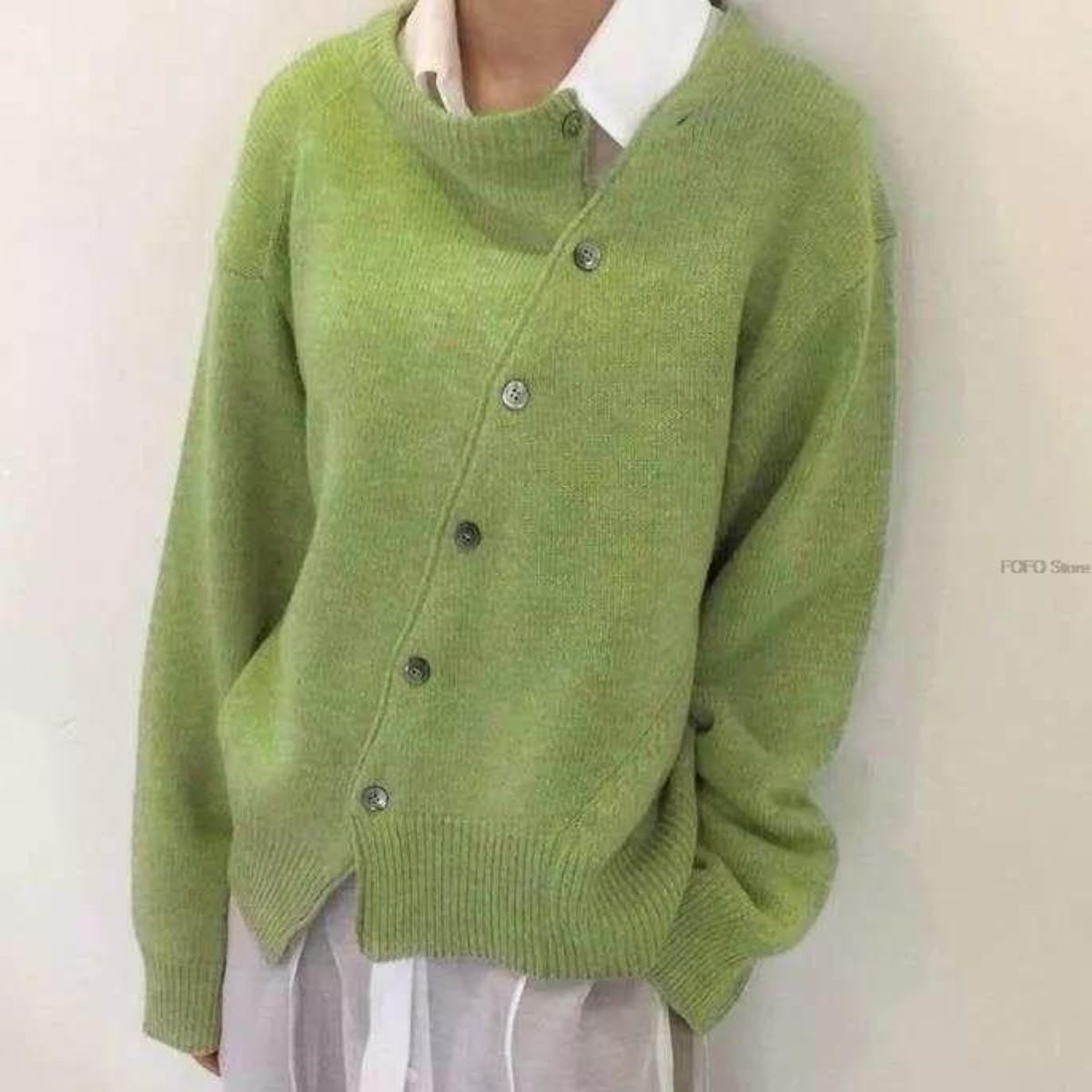 Effortlessly Elegant Sweater with a Timeless Design