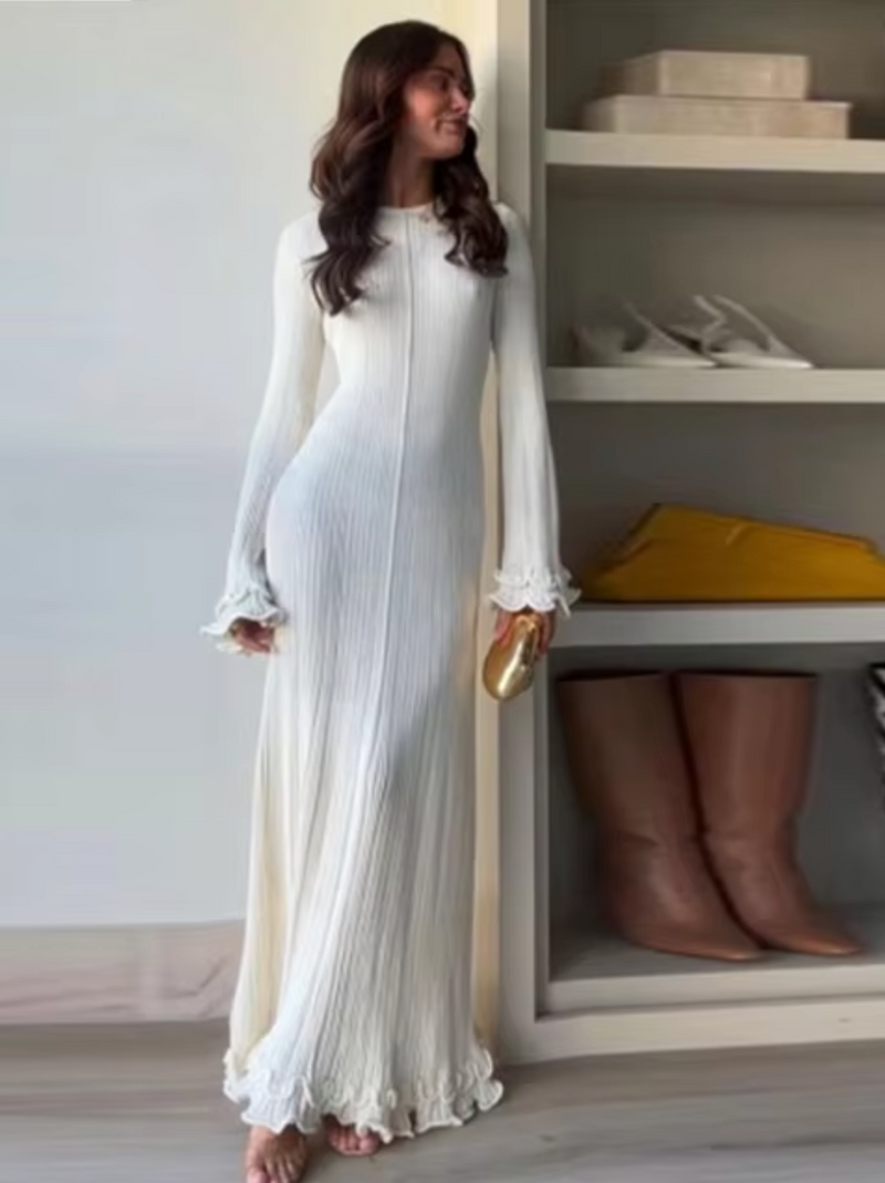 Beautifully Finished Dress in a Timeless Design