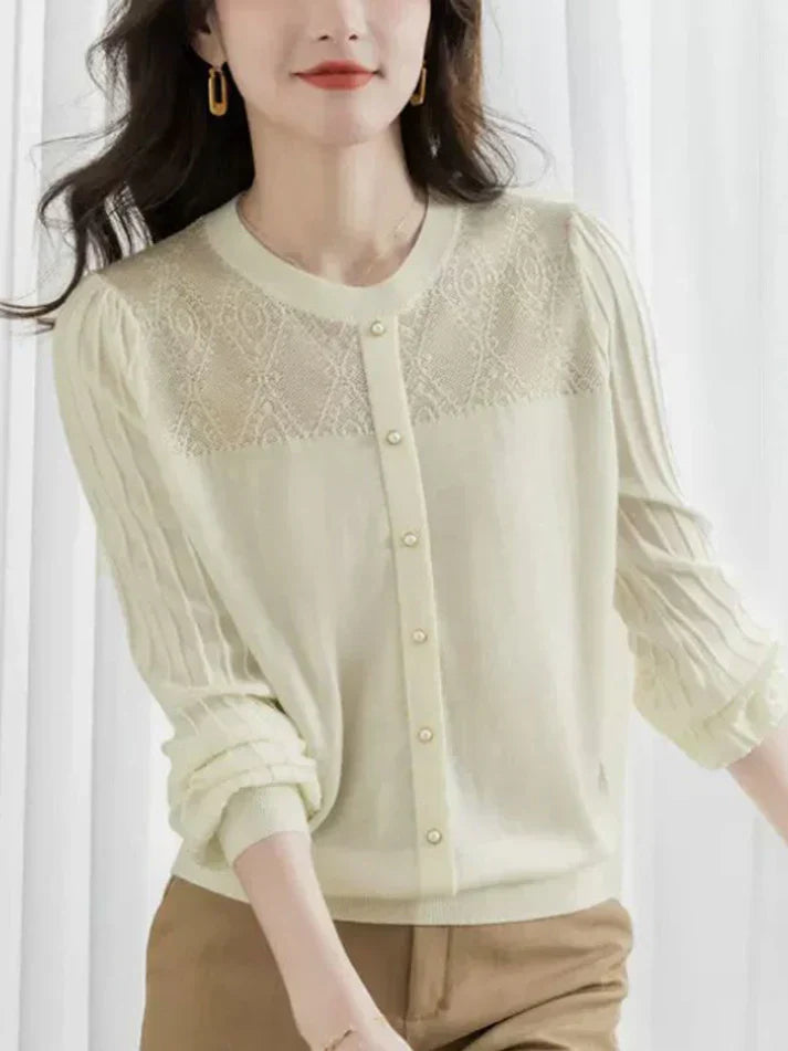 Effortlessly Elegant Blouse with a Timeless Design