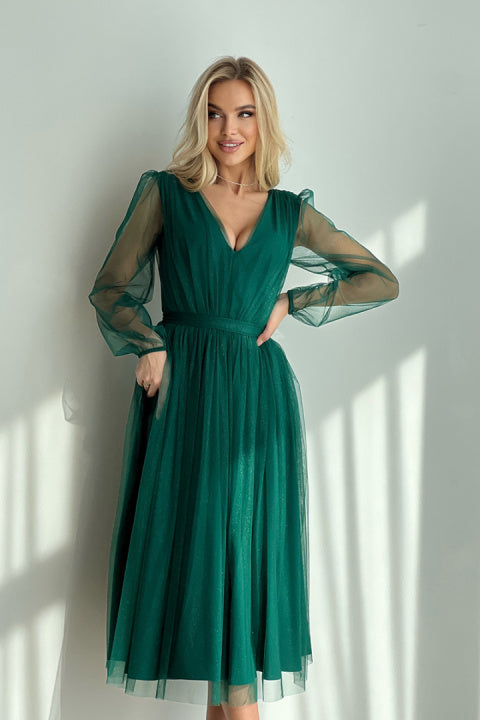 Gracefully Styled Dress for Any Occasion