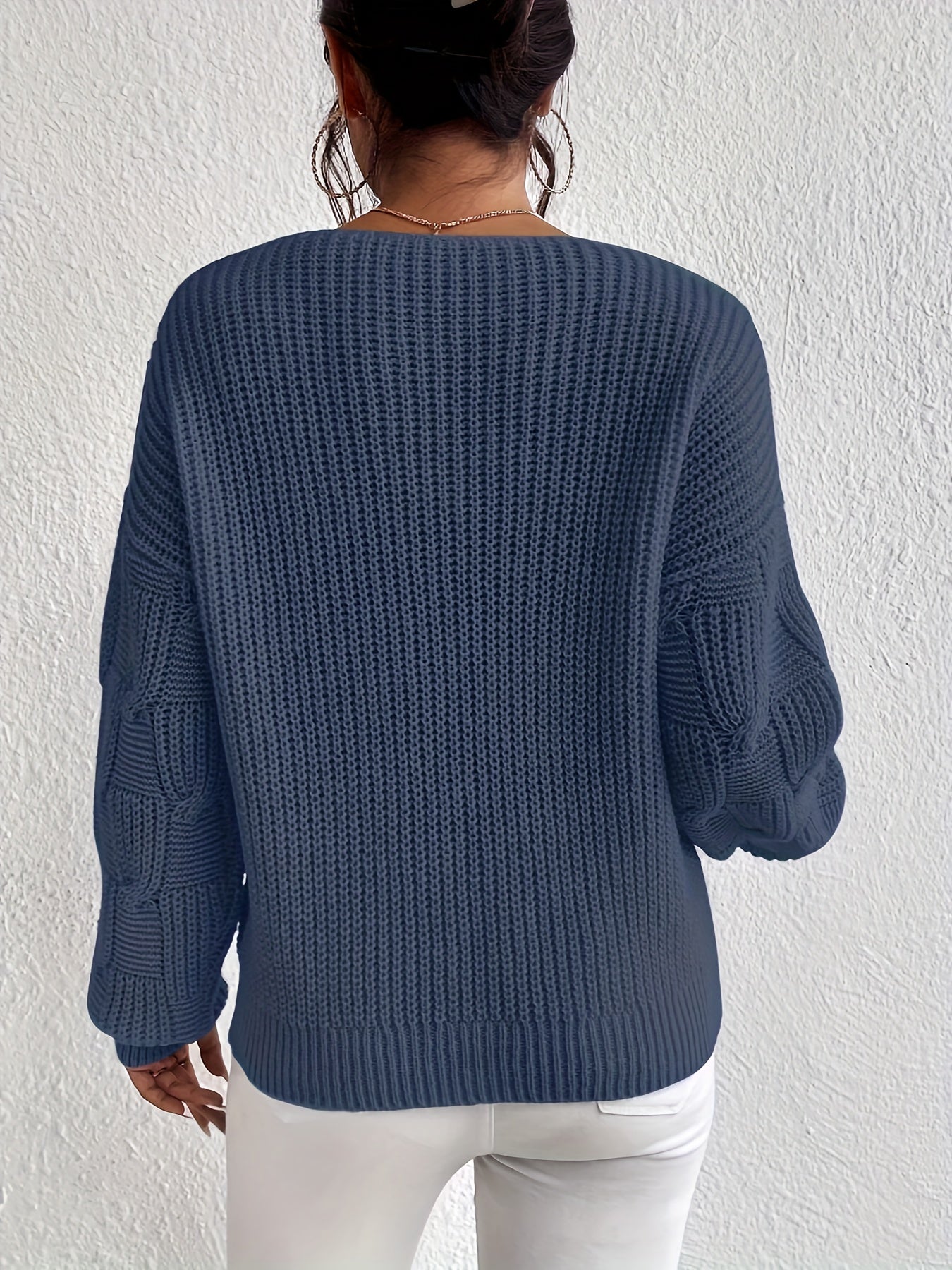 Well Tailored Sweater with a Graceful Silhouette