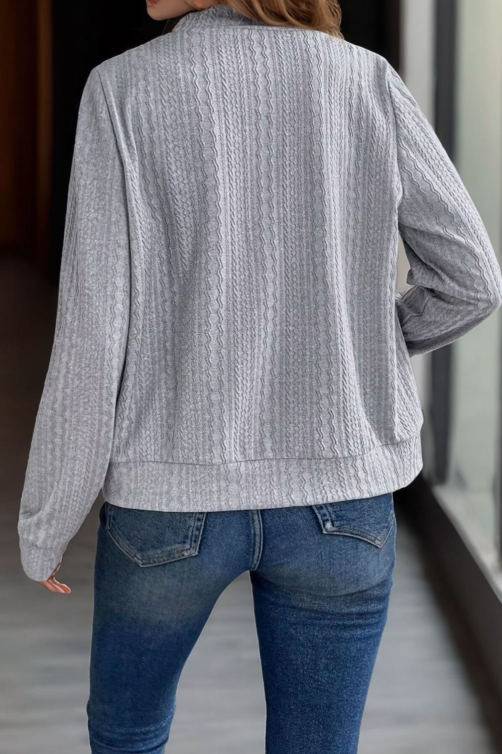 Effortlessly Elegant Jacket with a Timeless Design