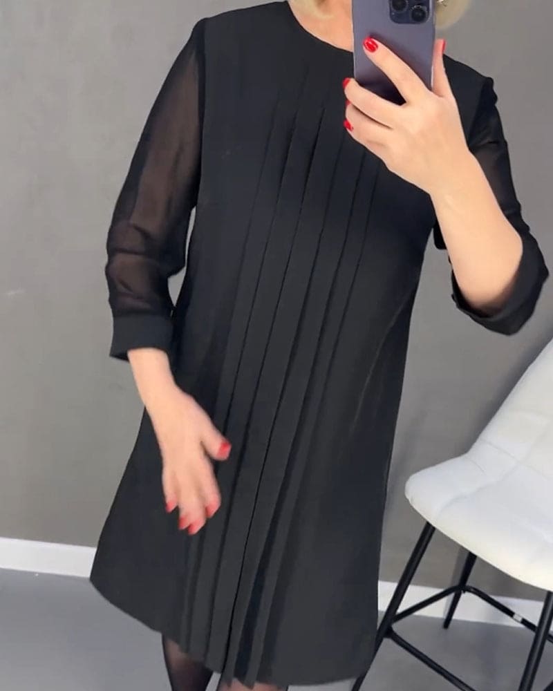 Beautifully Finished Dress in a Timeless Design