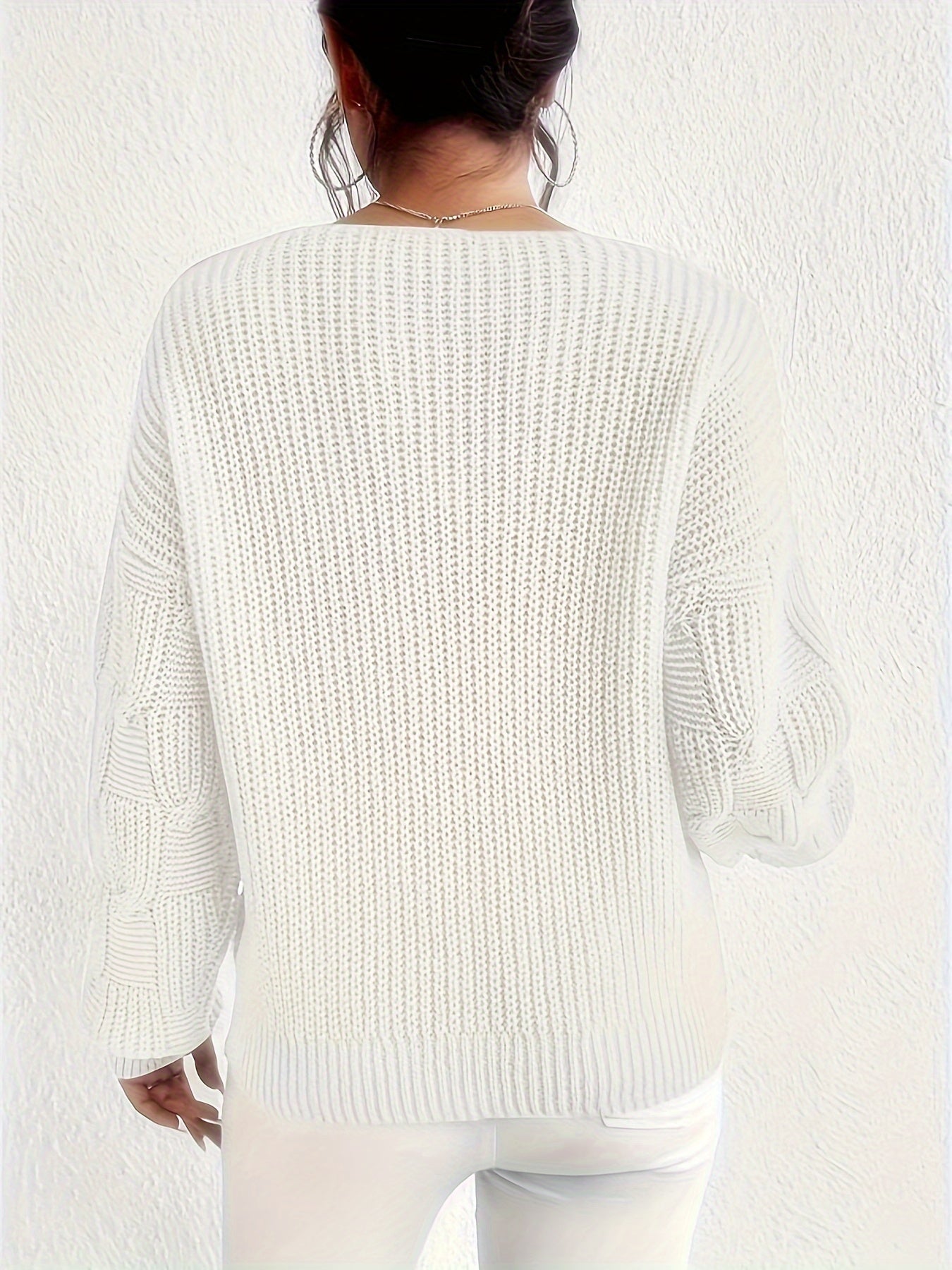 Well Tailored Sweater with a Graceful Silhouette