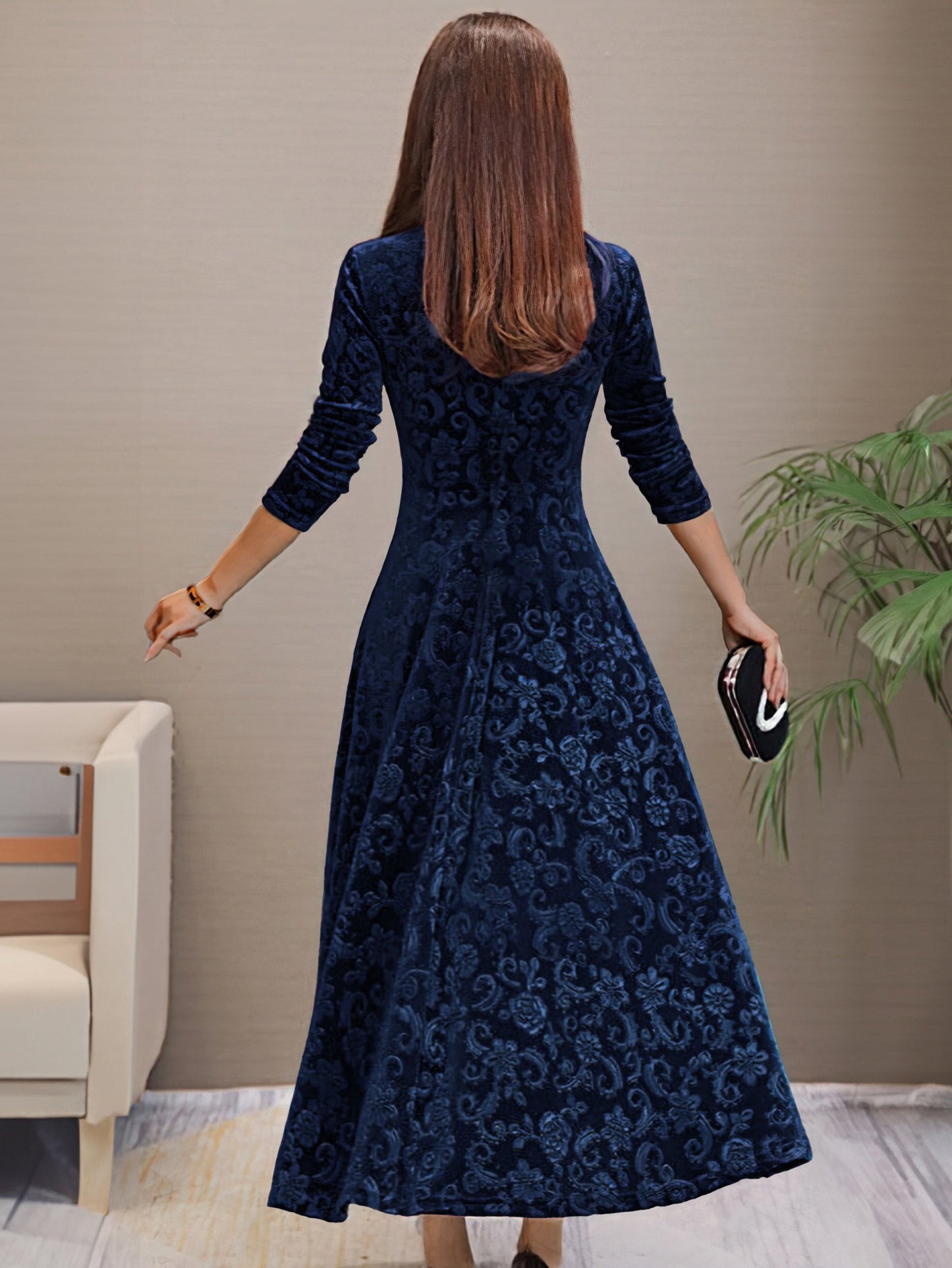 Beautifully Finished Dress in a Timeless Design