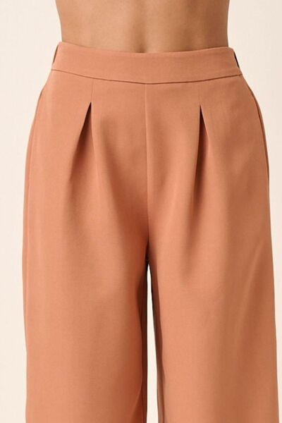 Elegantly Styled Trousers for Everyday Wear