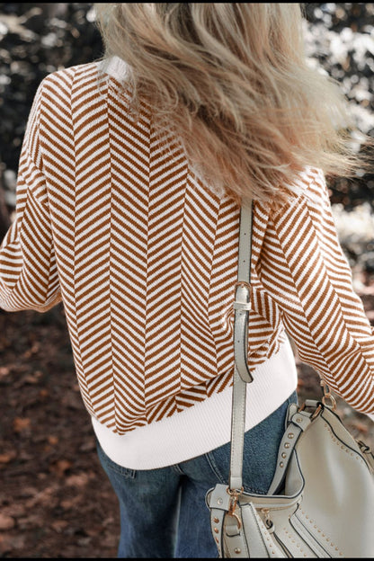 Well Tailored Sweater with a Graceful Silhouette
