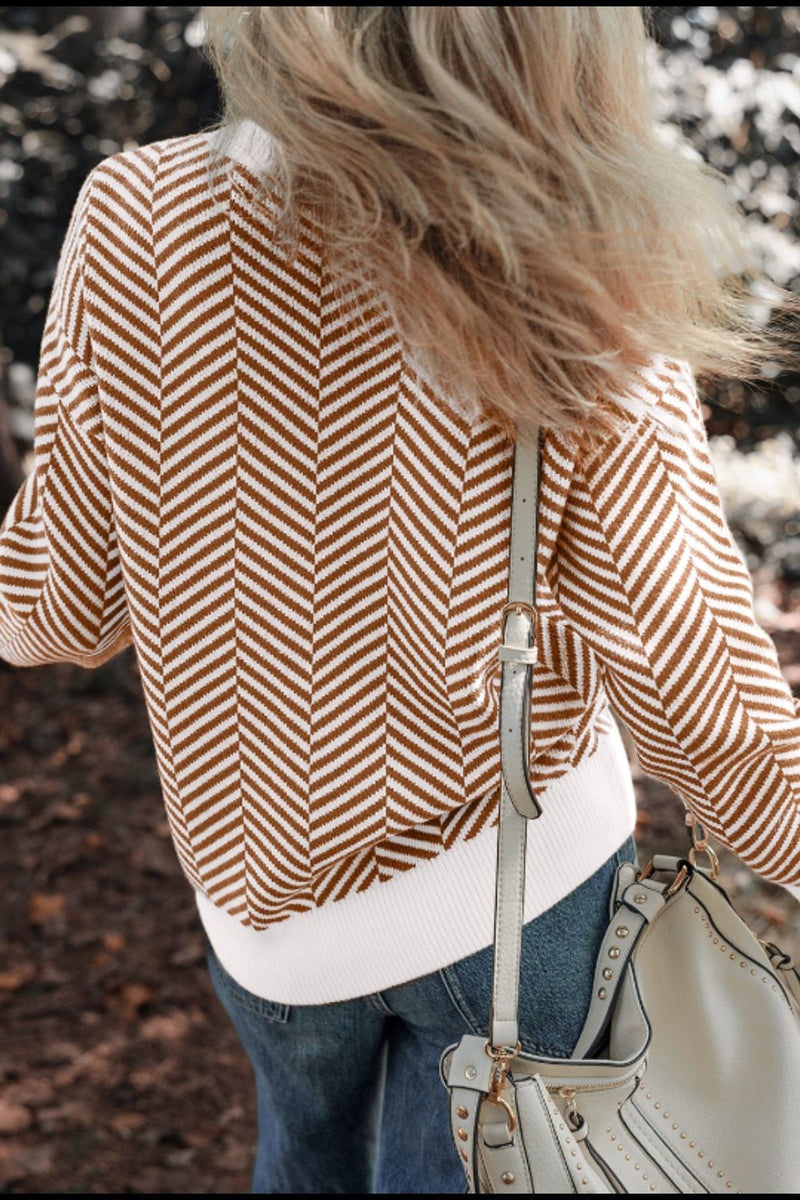 Well Tailored Sweater with a Graceful Silhouette