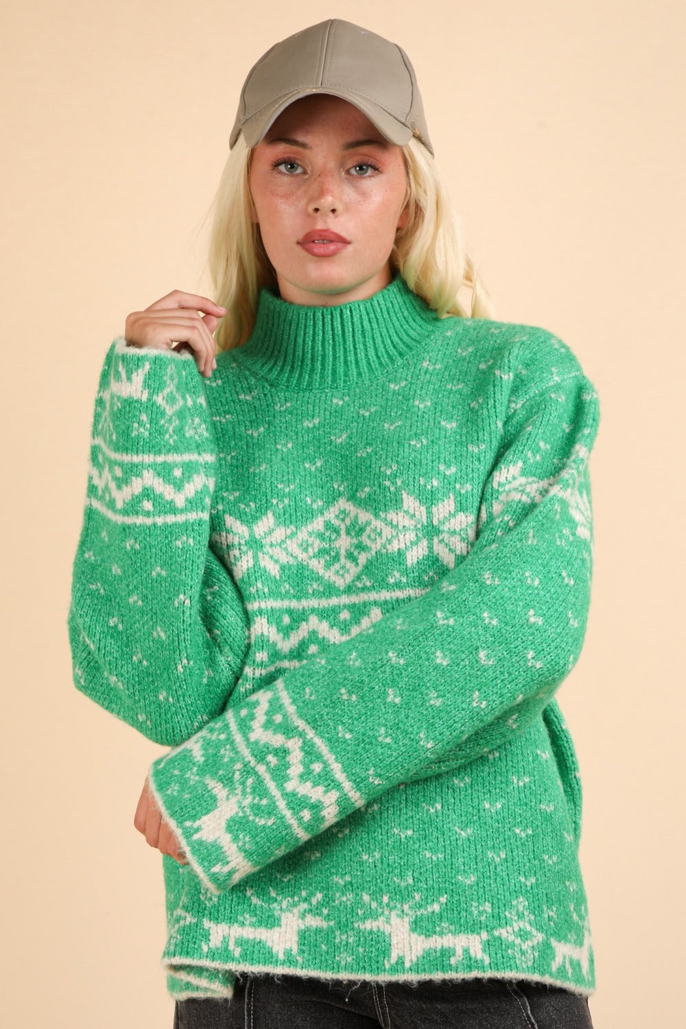 Effortlessly Elegant Sweater with a Timeless Design
