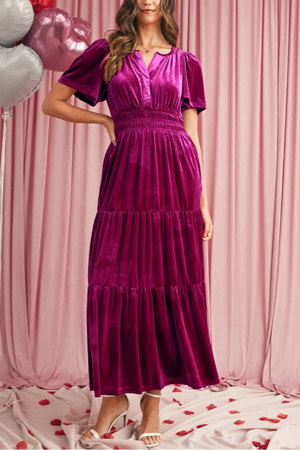 Effortlessly Elegant Dress with a Timeless Design