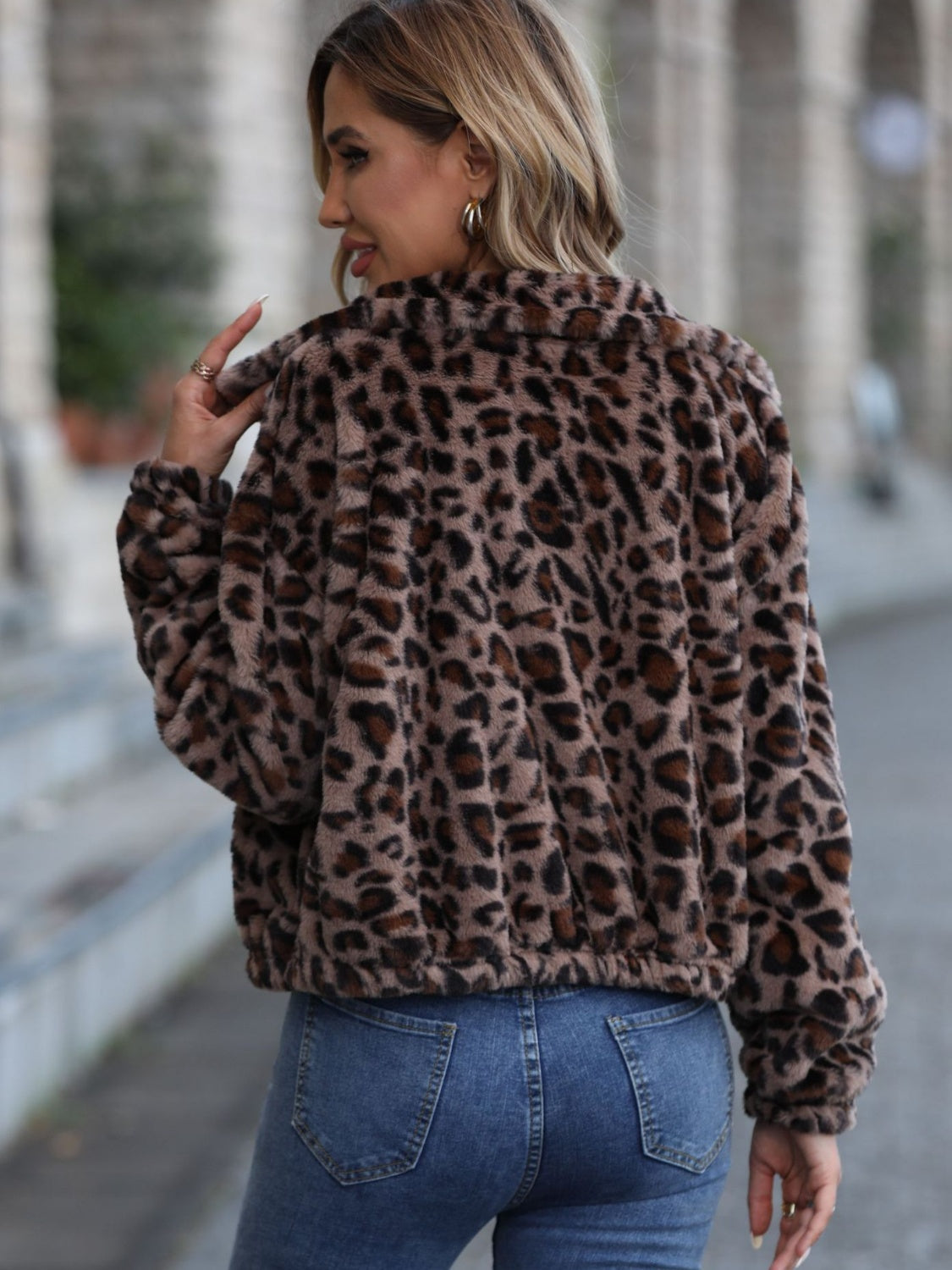 Well Tailored Jacket with a Graceful Silhouette
