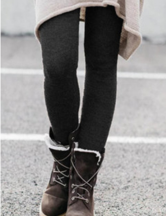 Sulokkaasti suunniteltu Housut