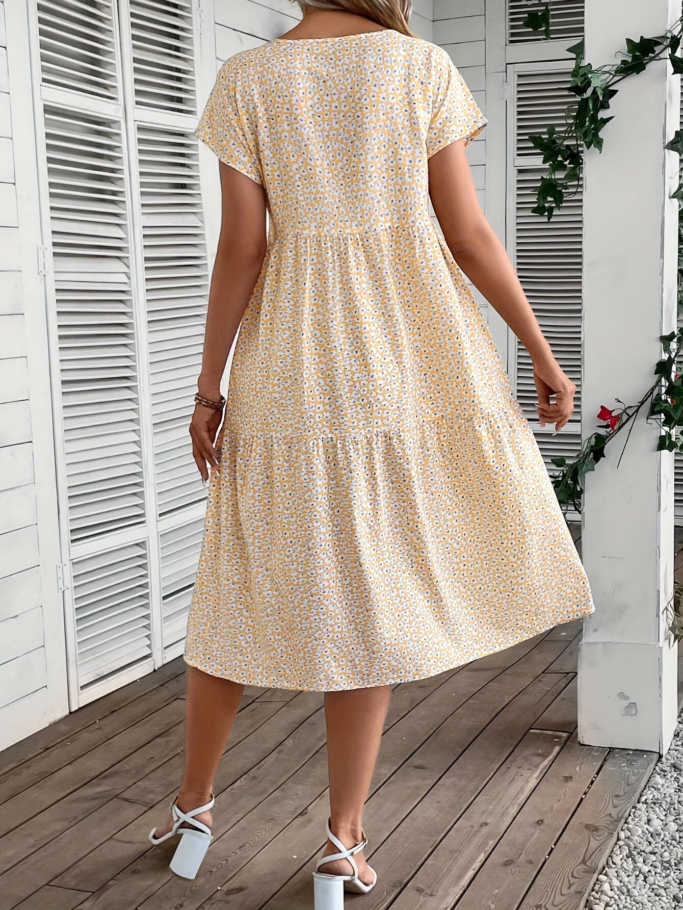 Sophisticated Dress with a Clean Classic Look