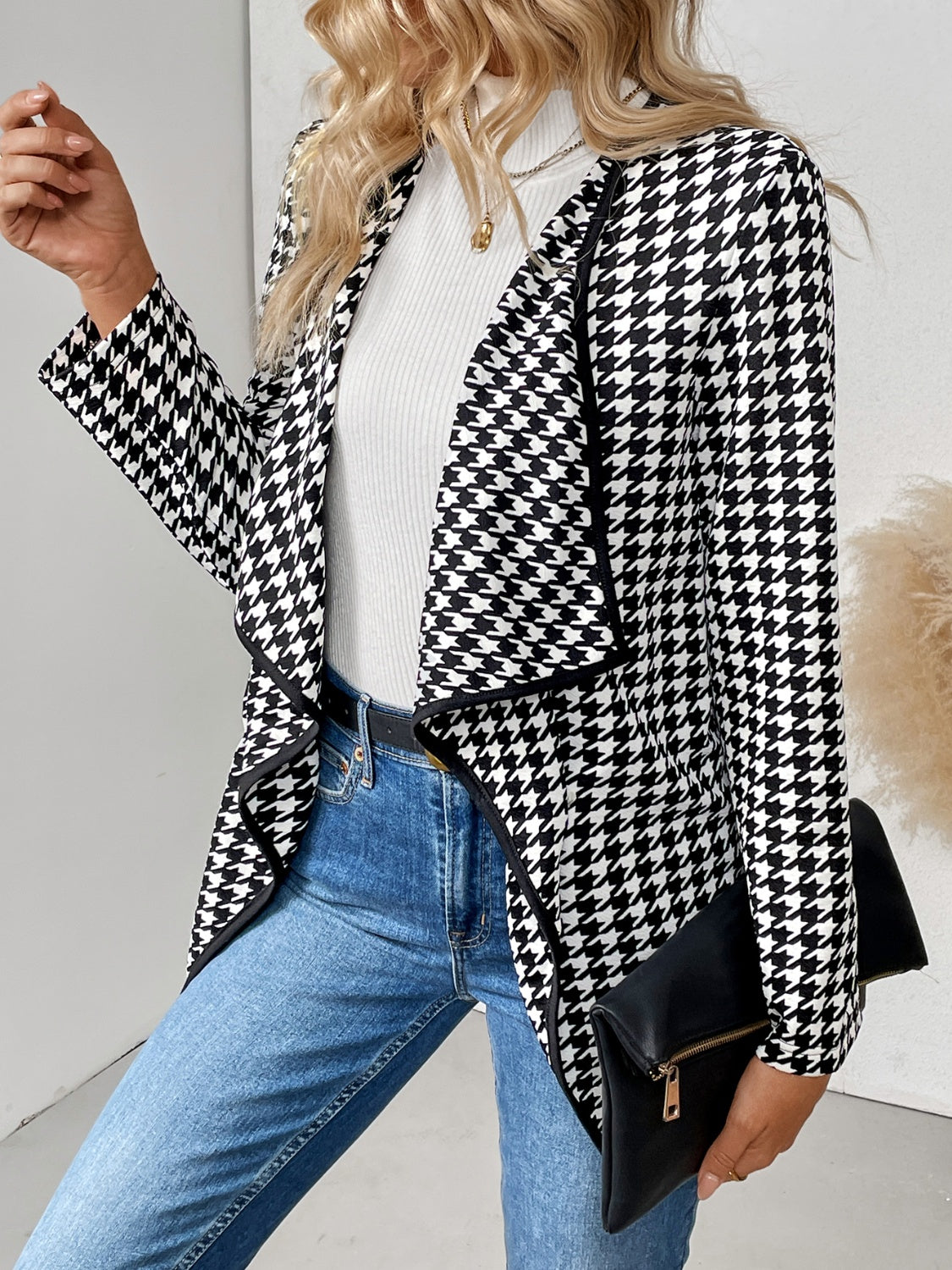 Well Tailored Jacket with a Graceful Silhouette