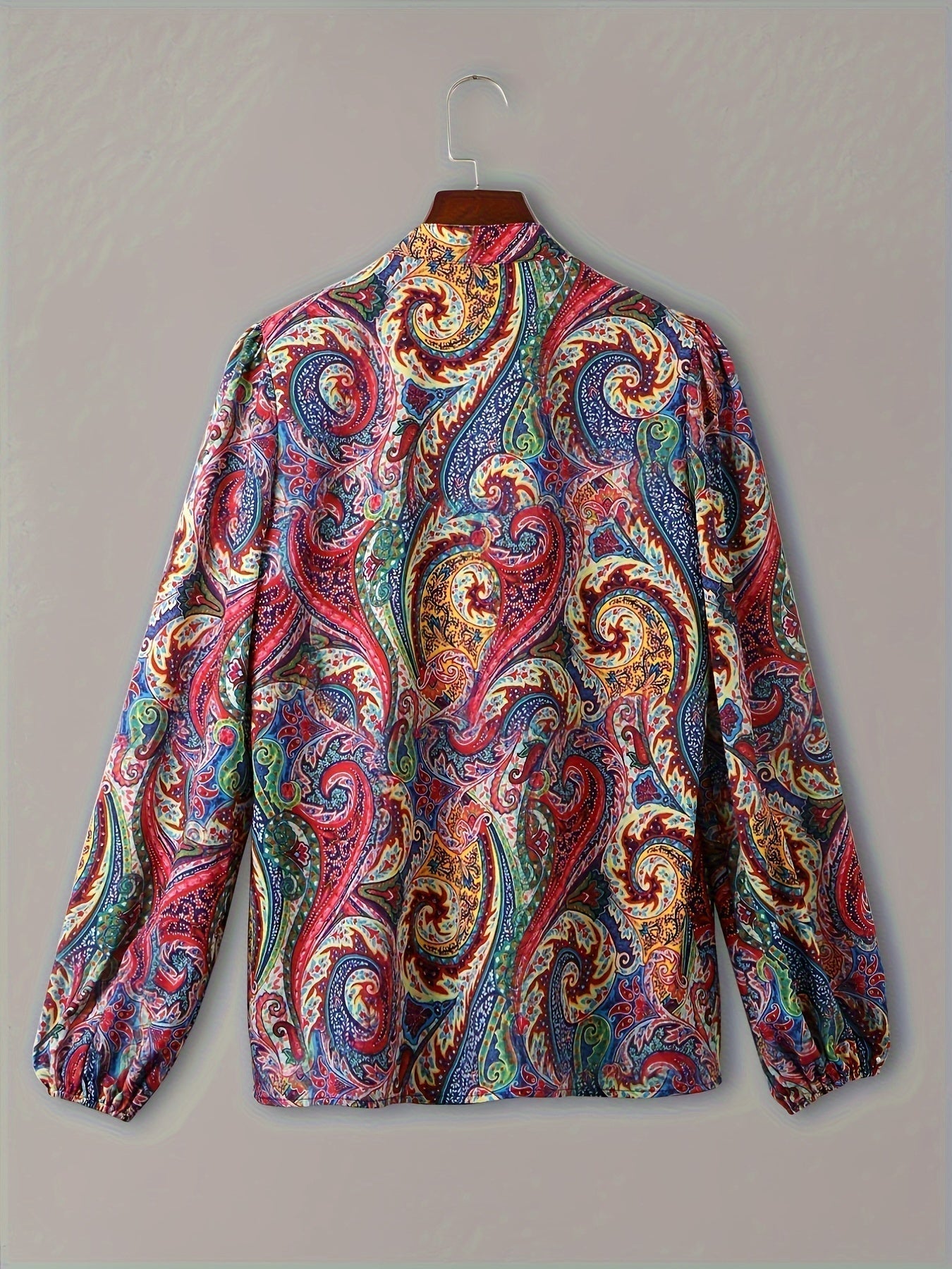 Well Tailored Blouse with a Graceful Silhouette