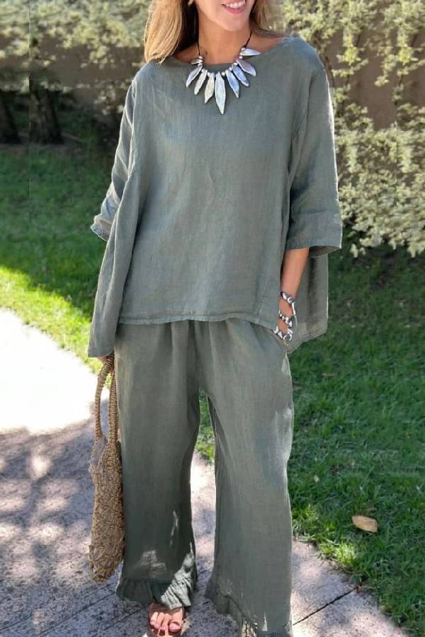 Effortlessly Elegant Pants with a Timeless Design