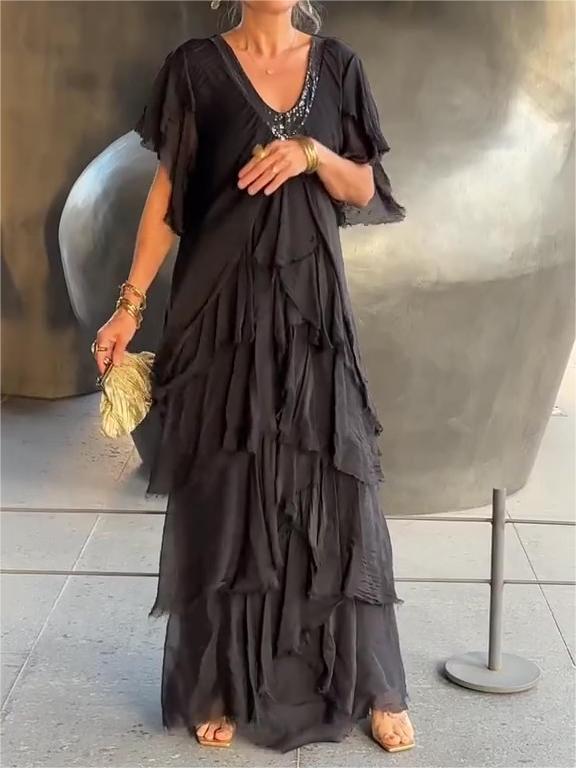 Beautifully Finished Dress in a Timeless Design