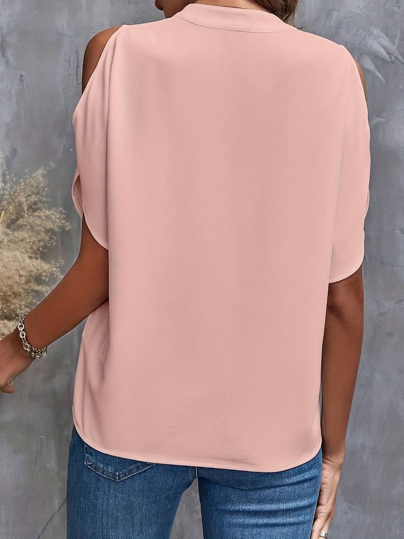 Well Tailored Top with a Graceful Silhouette