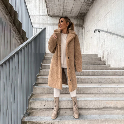 Beautifully Finished Coat in a Timeless Design