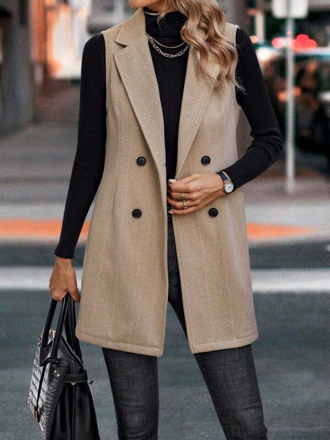 Beautifully Finished Coat in a Timeless Design