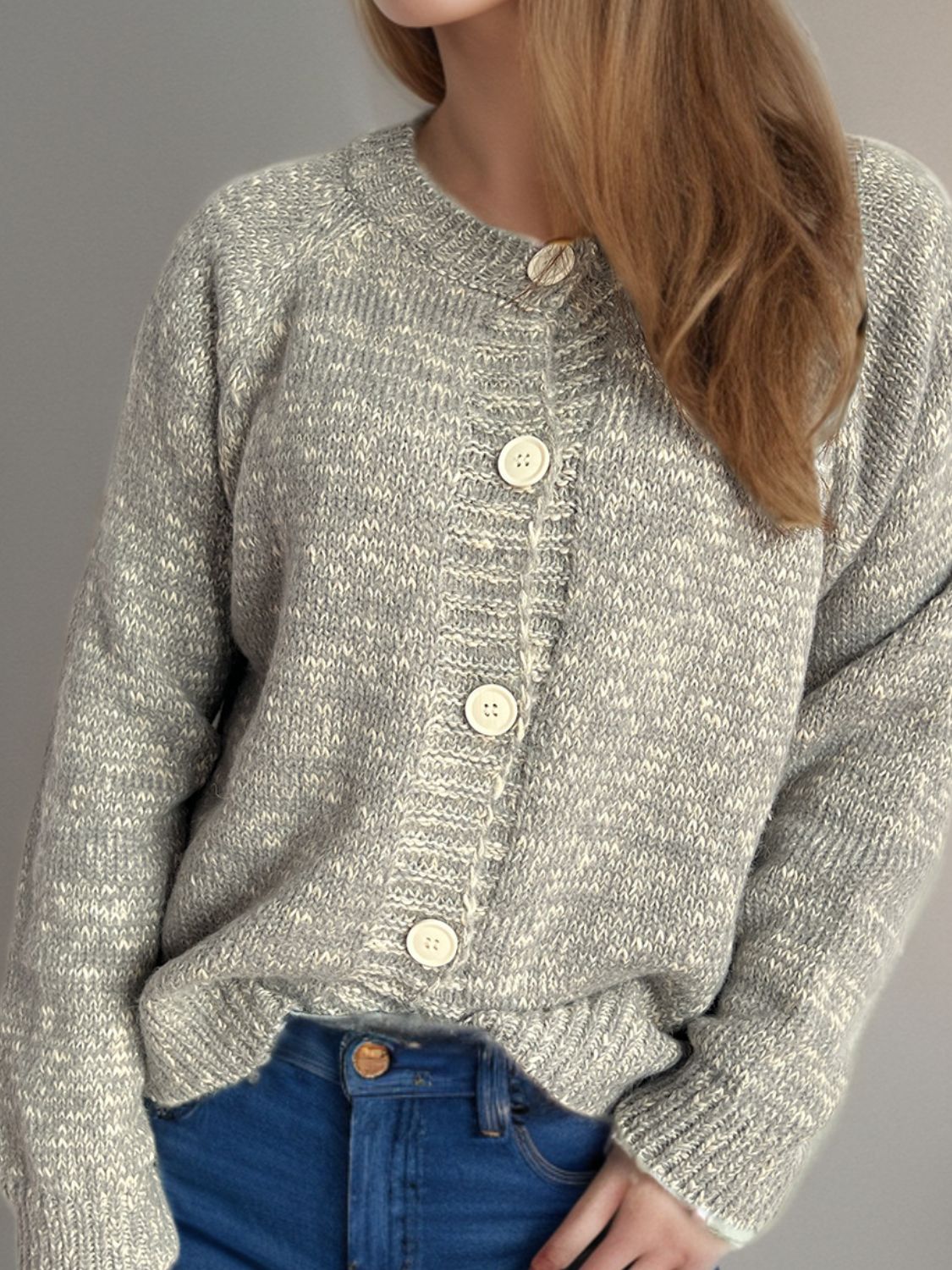 Effortlessly Elegant Cardigan with a Timeless Design