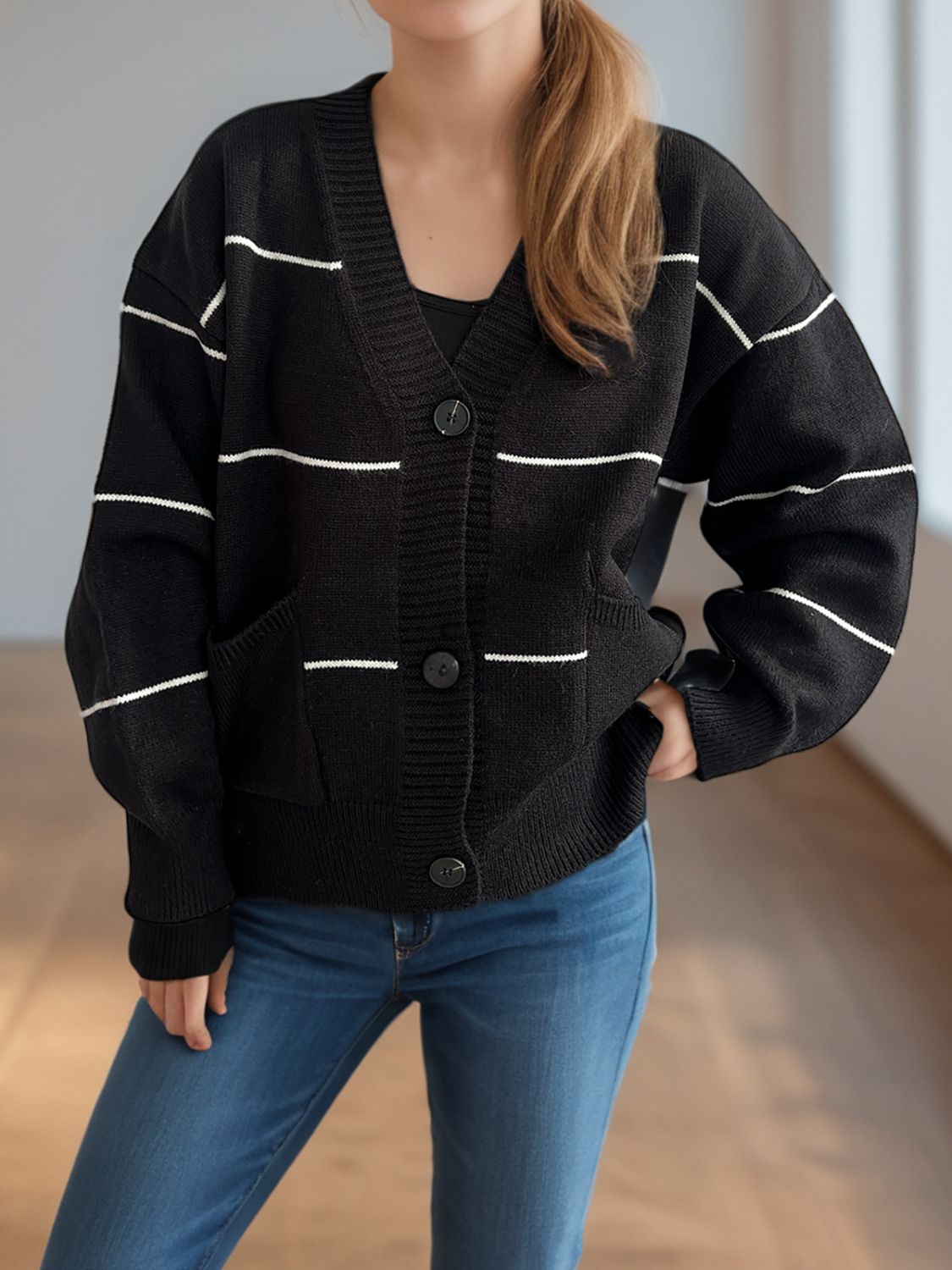 Effortlessly Elegant Cardigan with a Timeless Design
