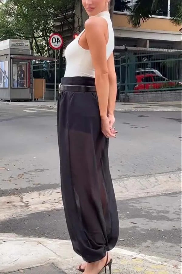 Effortlessly Elegant Pants with a Timeless Design