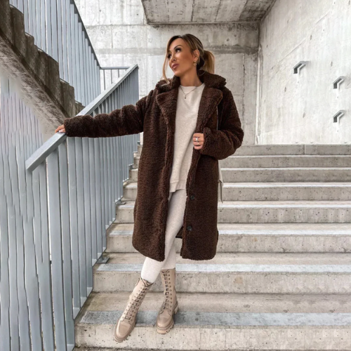 Beautifully Finished Coat in a Timeless Design