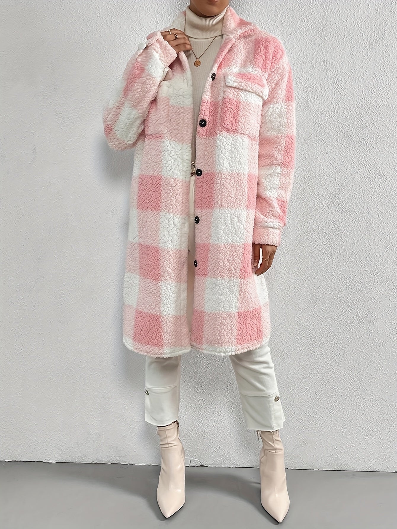 Well Tailored Coat with a Graceful Silhouette