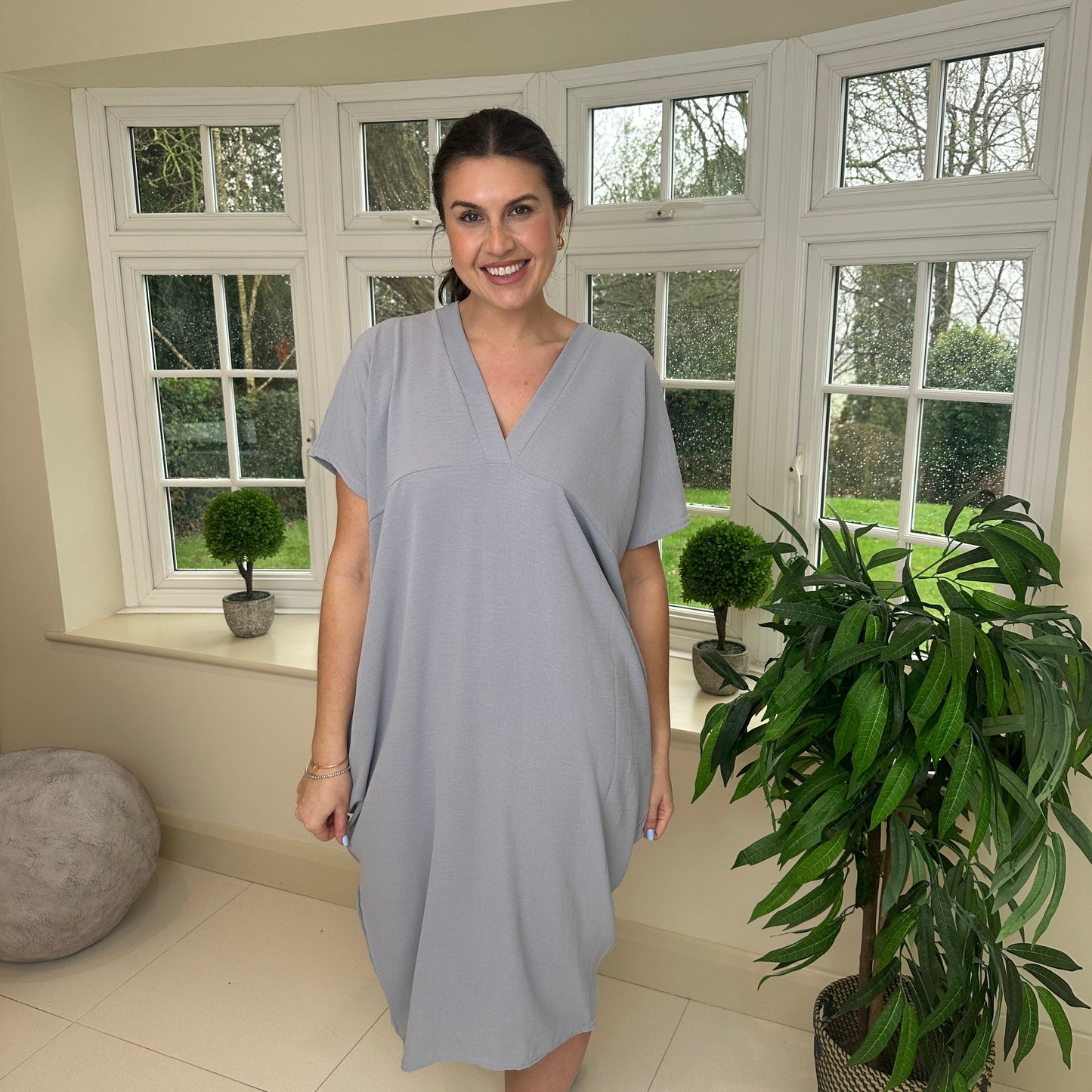 Well Tailored Dress with a Graceful Silhouette