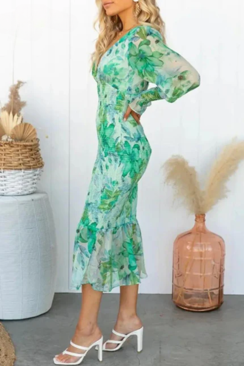 Classic Vintage Dress with a Flattering Fit