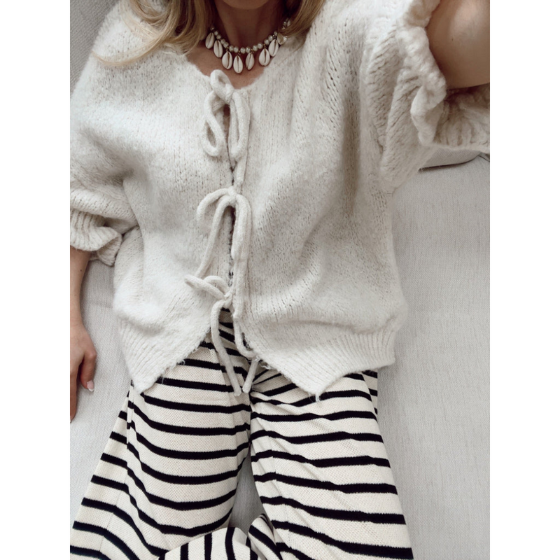 Effortlessly Elegant Cardigan with a Timeless Design