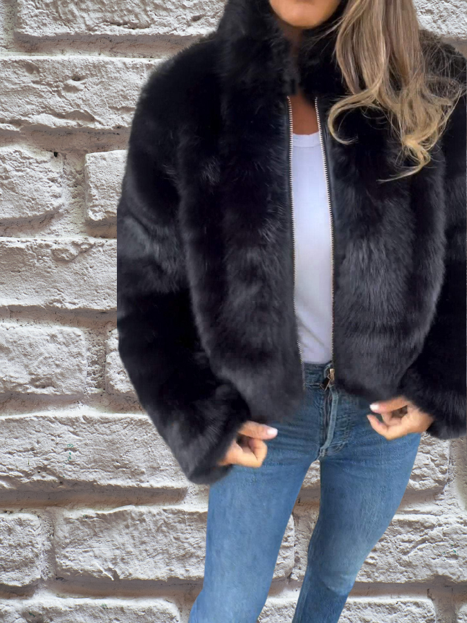 Effortlessly Elegant Jacket with a Timeless Design