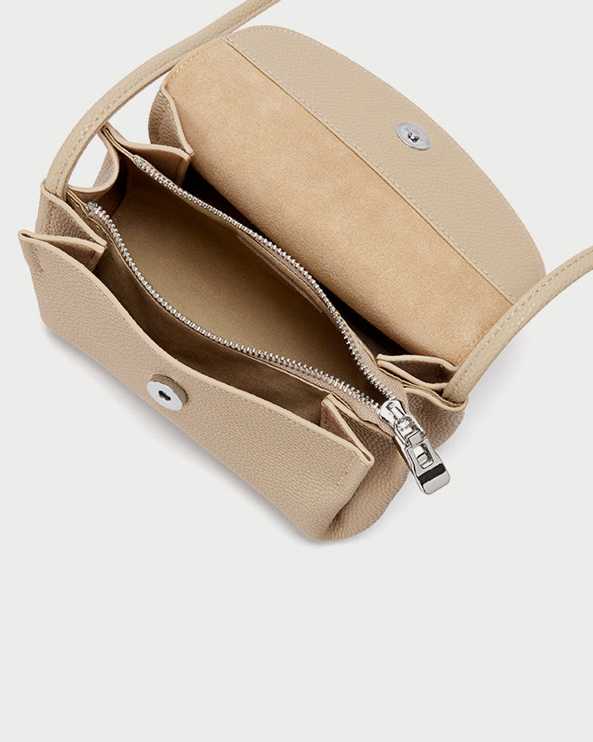 Well Tailored Bag with a Graceful Silhouette