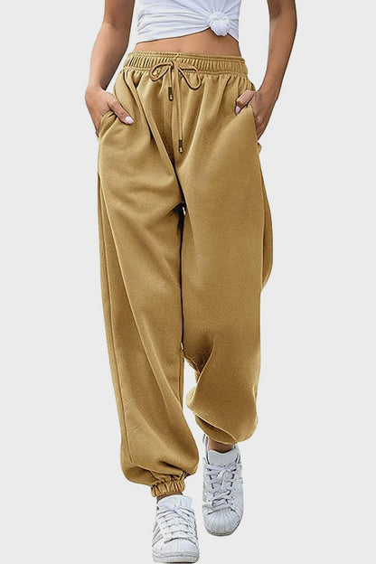 Effortlessly Elegant Pants with a Timeless Design