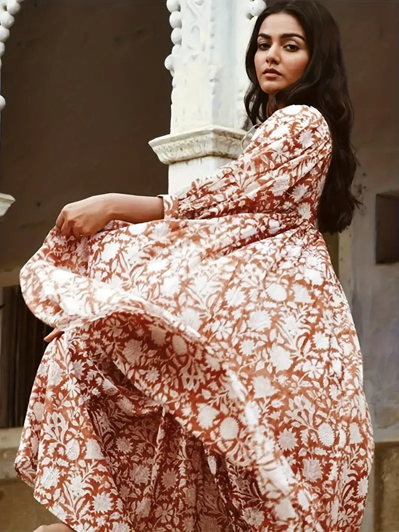 Well Tailored Dress with a Graceful Silhouette