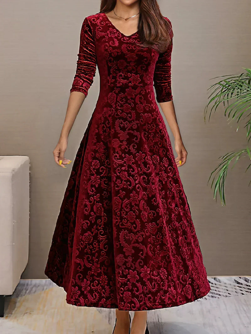 Beautifully Finished Dress in a Timeless Design
