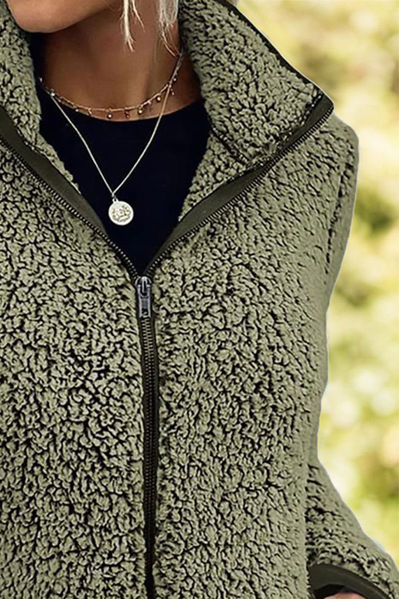 Effortlessly Elegant Jacket with a Timeless Design
