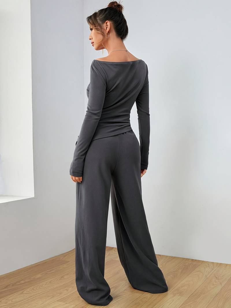 Sophisticated Trousers with a Clean Classic Look